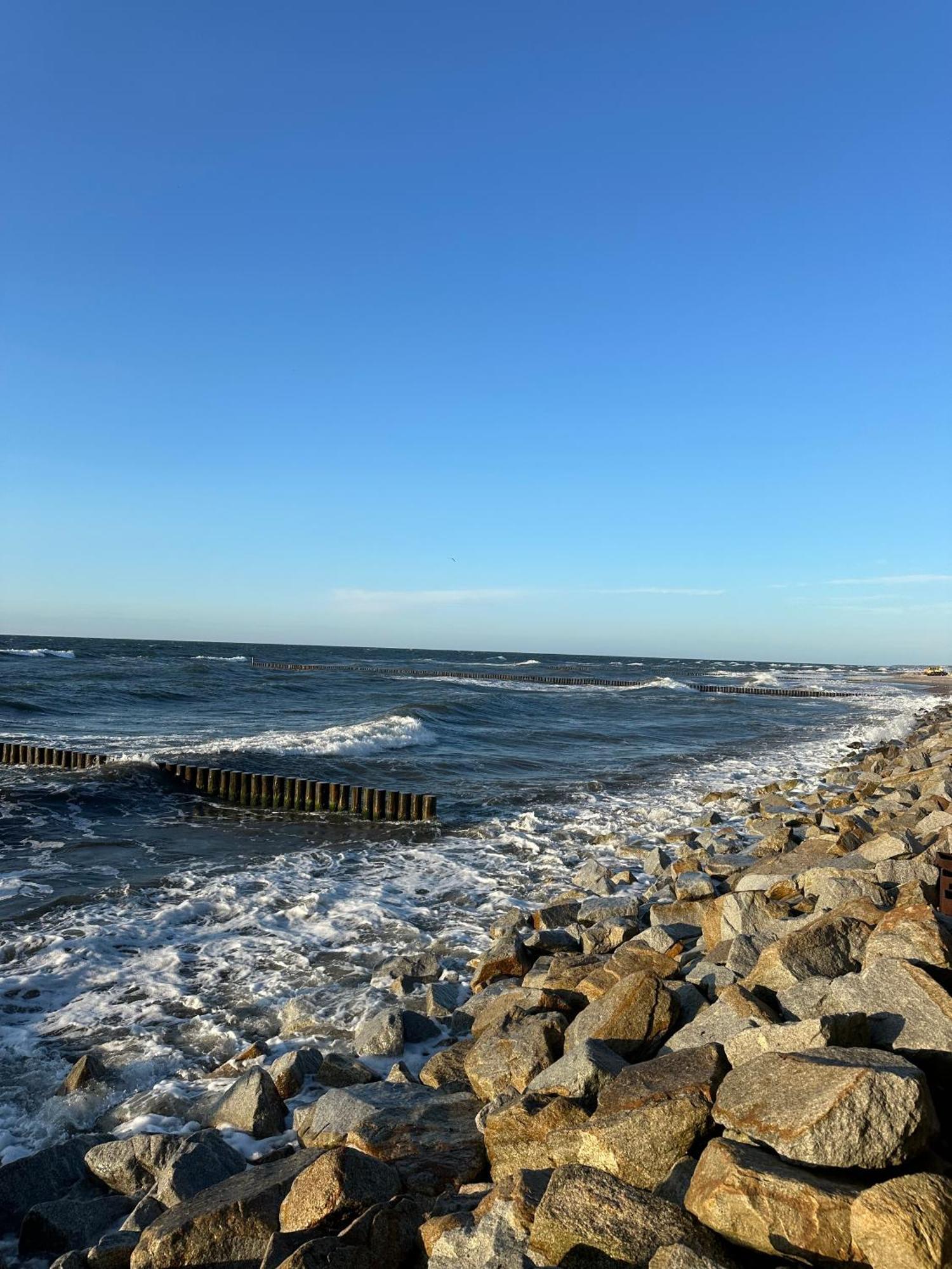 4summer White Blue Sauna & Fitness & Parking 100 Metrow Do Pieknej Szerokiej Piaszczystej Plazy, Wspanialy Widok Z Duzego Tarasu! 100 Meter Zu Einem Schoenen Breiten Sandstrand, Herrliche Aussicht Von Einer Grossen Terrasse! Apartament Kołobrzeg